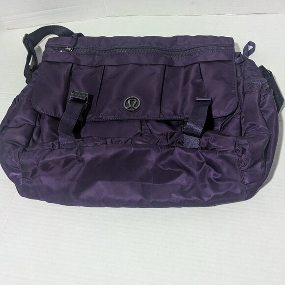 Lululemon Urban Yogini Messenger Bag in Royal Purple - Picture 7 of 16